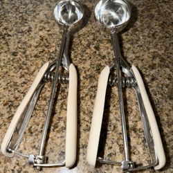 Cookie Scoopers 