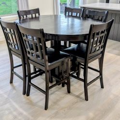  Round-to-Oval Extendable Dining Set with 6 Chairs.