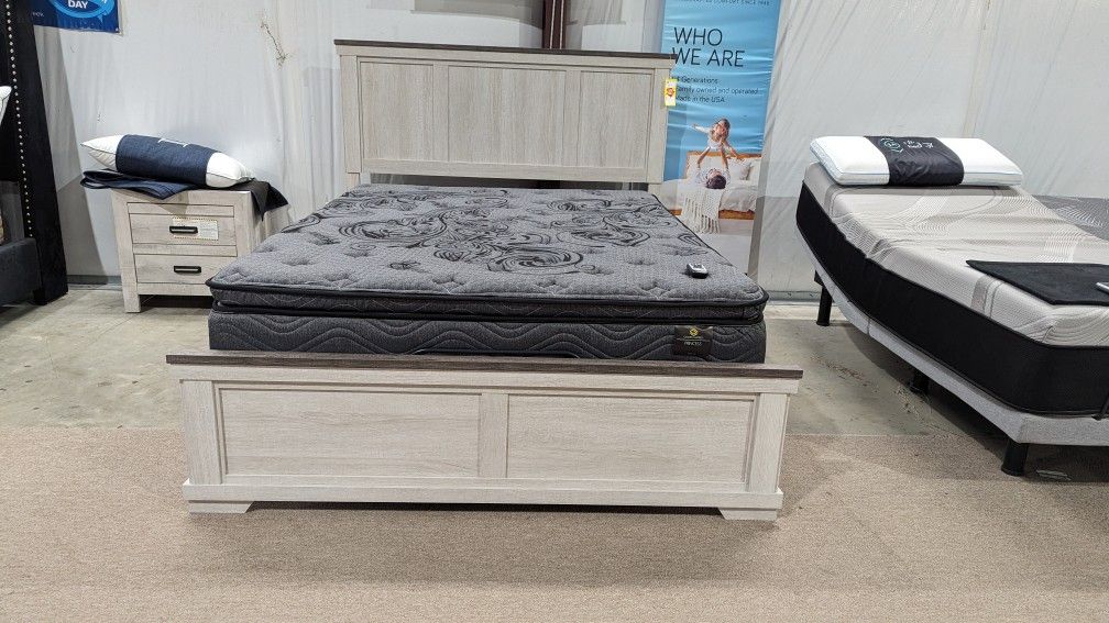 Complete Queen Wood Panel Bed 🛏️
