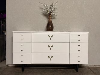 Dresser, with 9 drawers