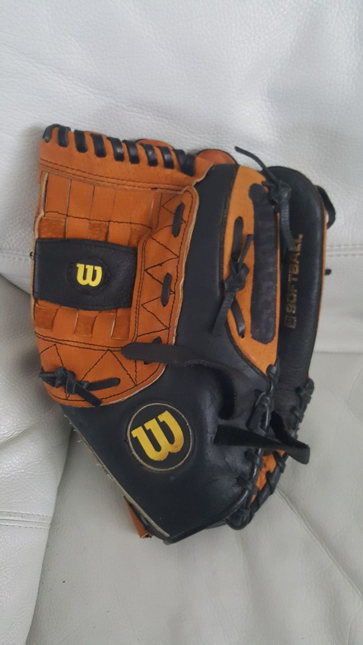 Wilson A700 12.5" RHT Baseball Glove Ecco Leather