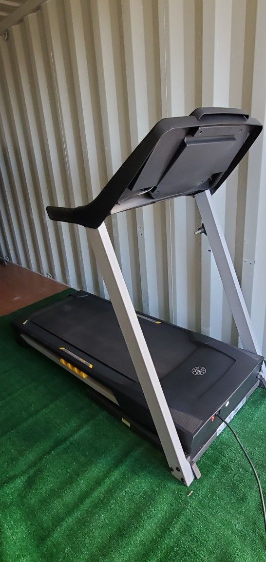 Golds Gym Trainer 420 Treadmill
