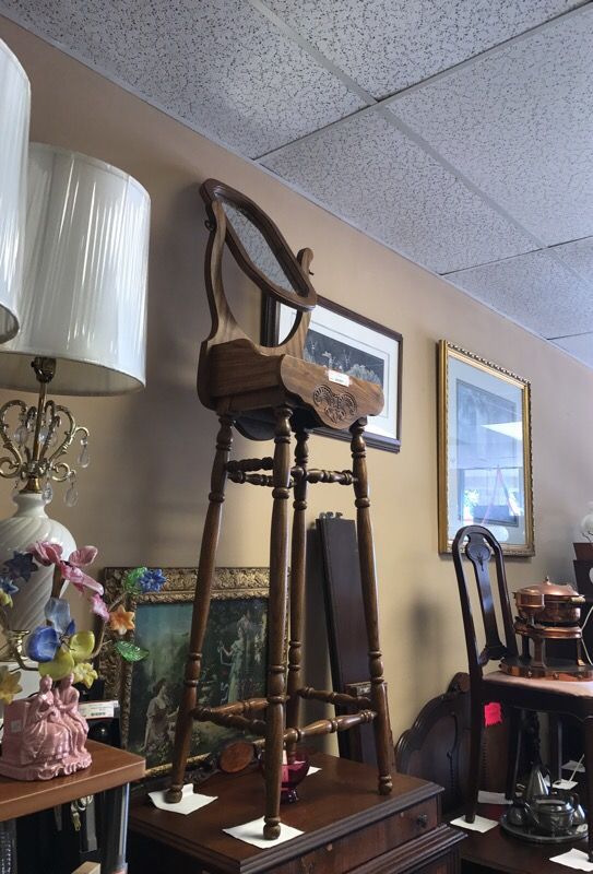 Pulaski Shaving Stand