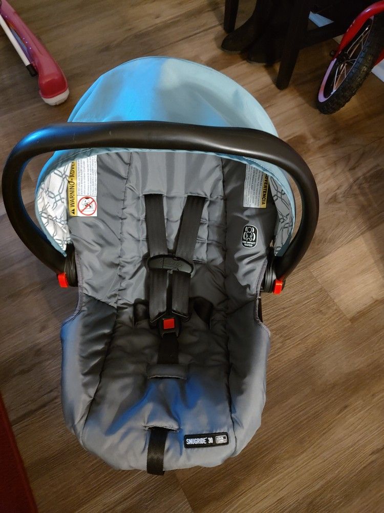 INFANT CAR SEAT