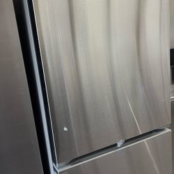 New  L G Bottom Freezer Wet Ice Maker 