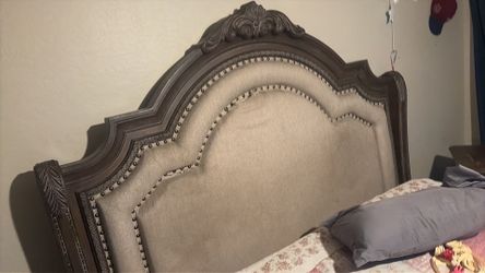 Traditional 3-Piece Bedroom Set - Dresser, Chest, and Bed Frame