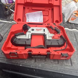 Milwaukee Deep Cut Band Saw