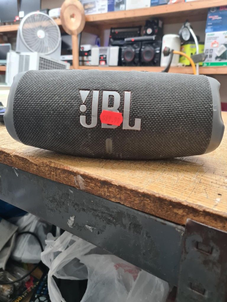 JBL CHARGE 5 - Portable Waterproof (IP67) Bluetooth Speaker with Powerbank USB Charge out, 20 hours playtime, JBL Partyboost (Grey)