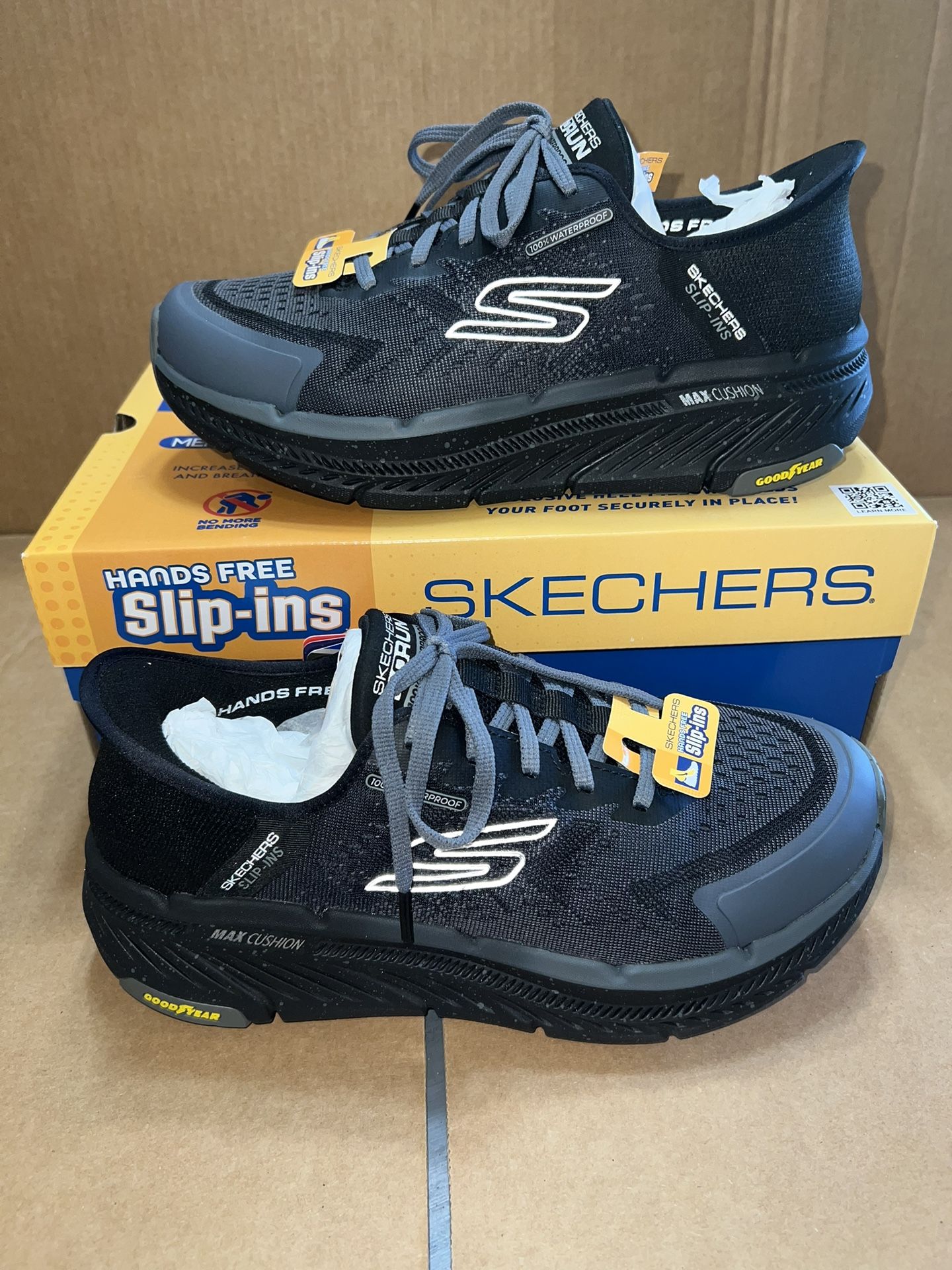 Skechers Extra Wide Men’s 8 Slip-In Shoes