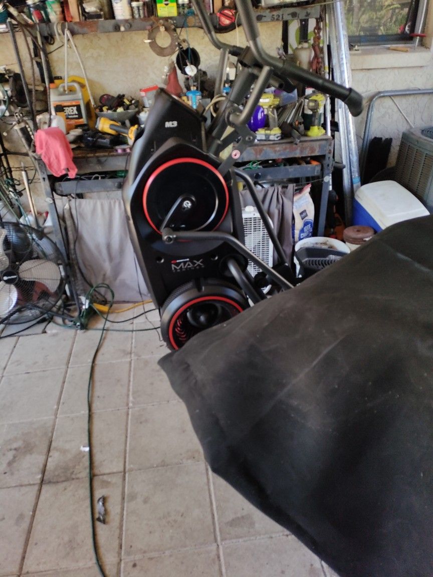 Bow Flex Max Trainer