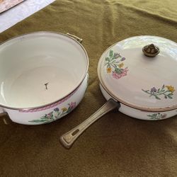 3 QUART PORCELAIN ENAMEL ON STEEL CASSEROLE, COUNTRYSIDE PATTERN & PAN  