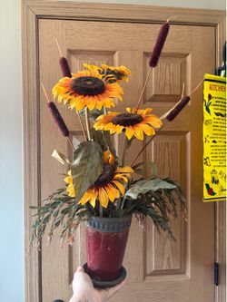 Sunflower decor in pot Sunflower decor in pot