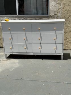 Real wood, white dresser in really good condition