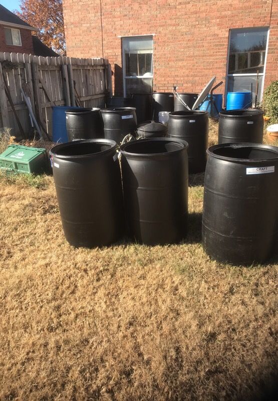 55 gallons plastic rain barrels