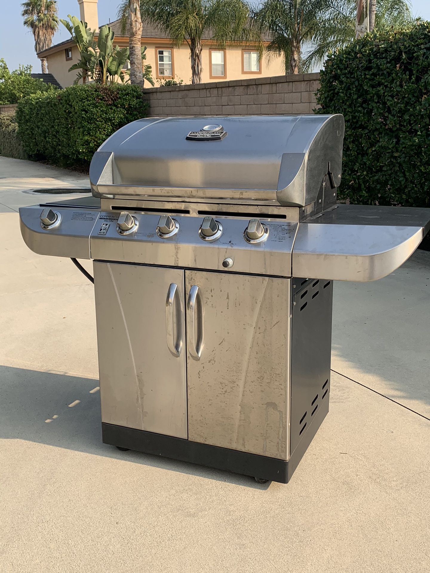 Commercial series Char-Broil dual fuel five burner grill/BBQ