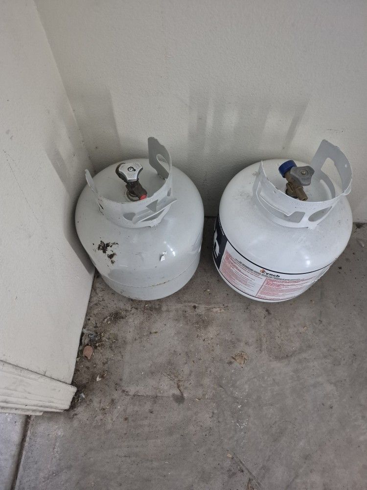 Propane Fire Pit And 2 Propane Tanks