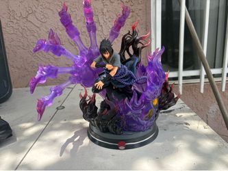 Sasuke statue