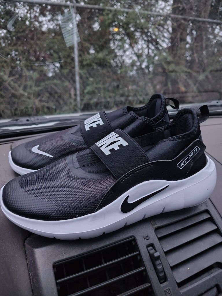 Brand New slip on Nike - Size 5 (Big Kid)