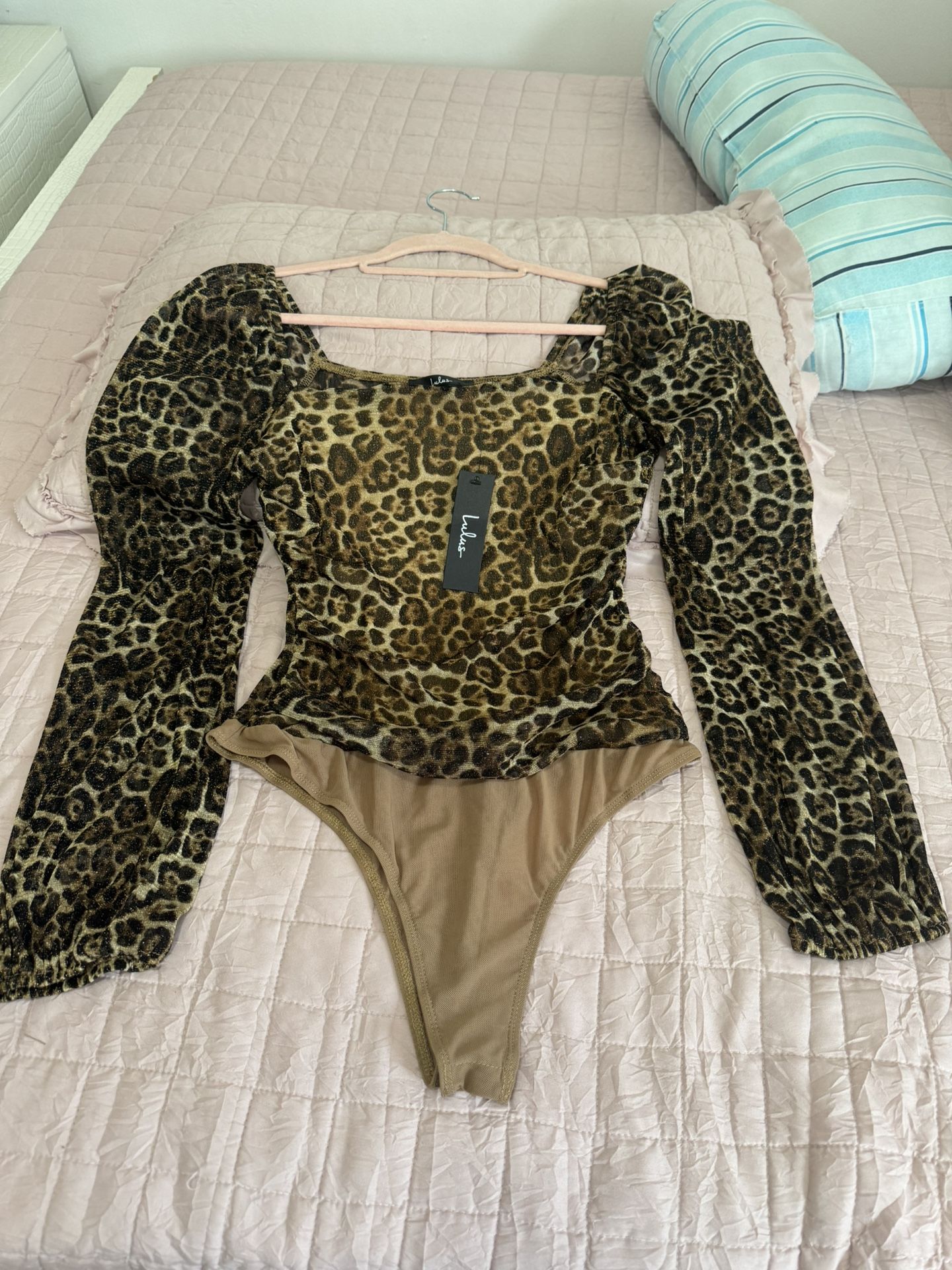 Lulus Bodysuit, Size Medium Stretch, Transparent sleeves and back ,New Whit Tags