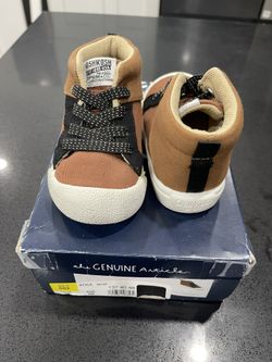 Used Toddler Boots  Size 6/ Botas De Ñino Usadas