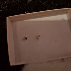 Charm cubic zirconia heart stud earrings