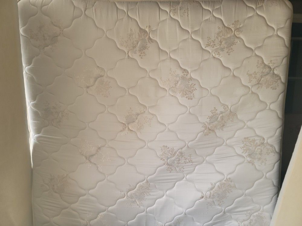 King size mattress and box springs