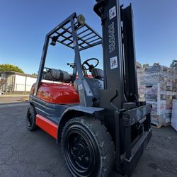 Toyota FORKLIFT, 5,500 Lbs Capacity 