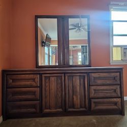 Dresser With Mirror 
