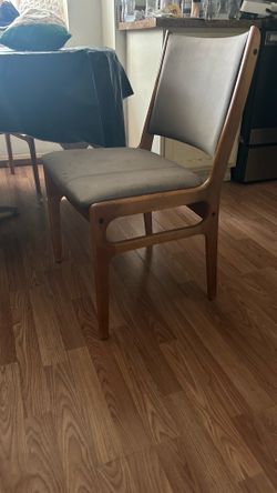 Large table for sale, 5 chairs