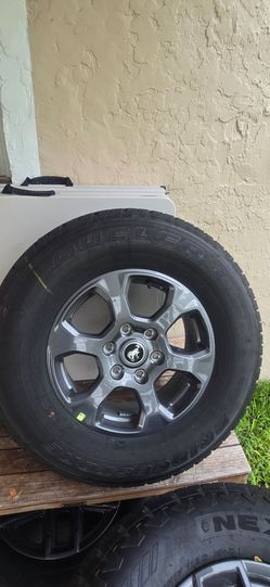OEM Ford Bronco Wheels & TiresSize: 255/75R17
