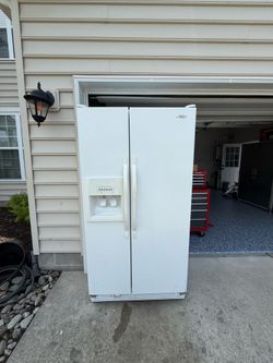 Refrigerator Full Size with freezer