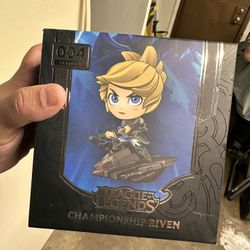 Championship Riven Statue