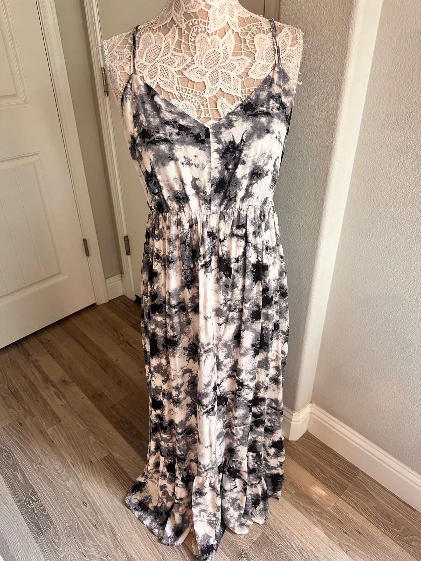 Women’s cute Maxi Dress! (Size XL)