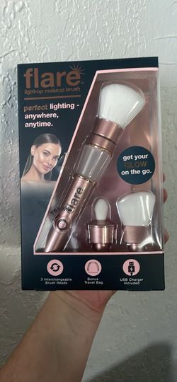 Flare Light-Up Makeup Brush with 3 Interchangeable Heads and Travel Bag