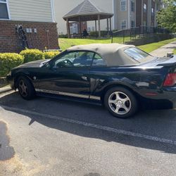 2004 Ford Mustang 