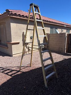10’ Werner Fiberglass Stepladder