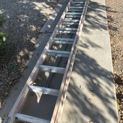 14’ Feet Extension ladder Asking $100 In good Condition