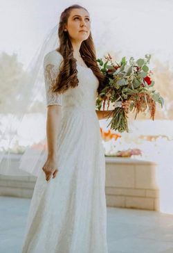 Wedding dress, size 8, ivory