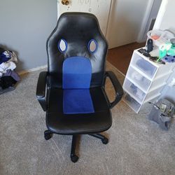 gaming chair black n blue