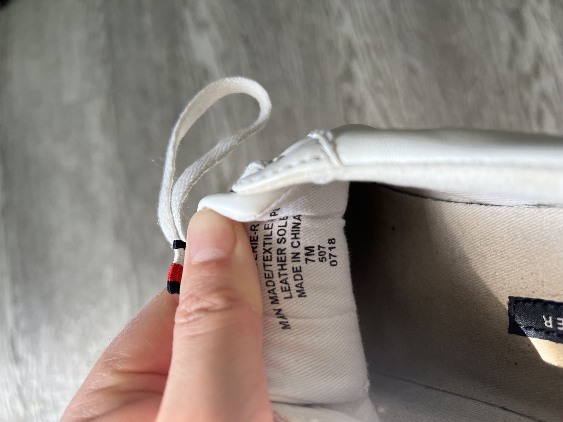 Rack shoes organizer, shoes Tommy H, on cloud