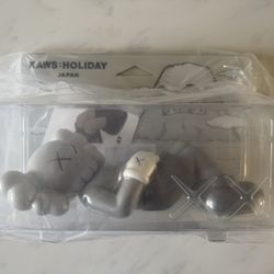 KAWS Holiday Japan Gray Mountain Vinyl Figure Set Black Brown White Limited Toy Model Collectibles Street Fine Art Print Paint