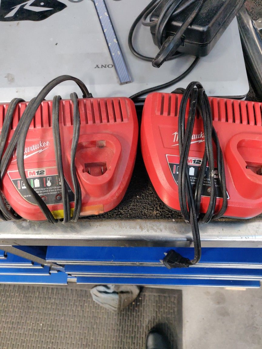 Battery Charger Milwaukee M12
