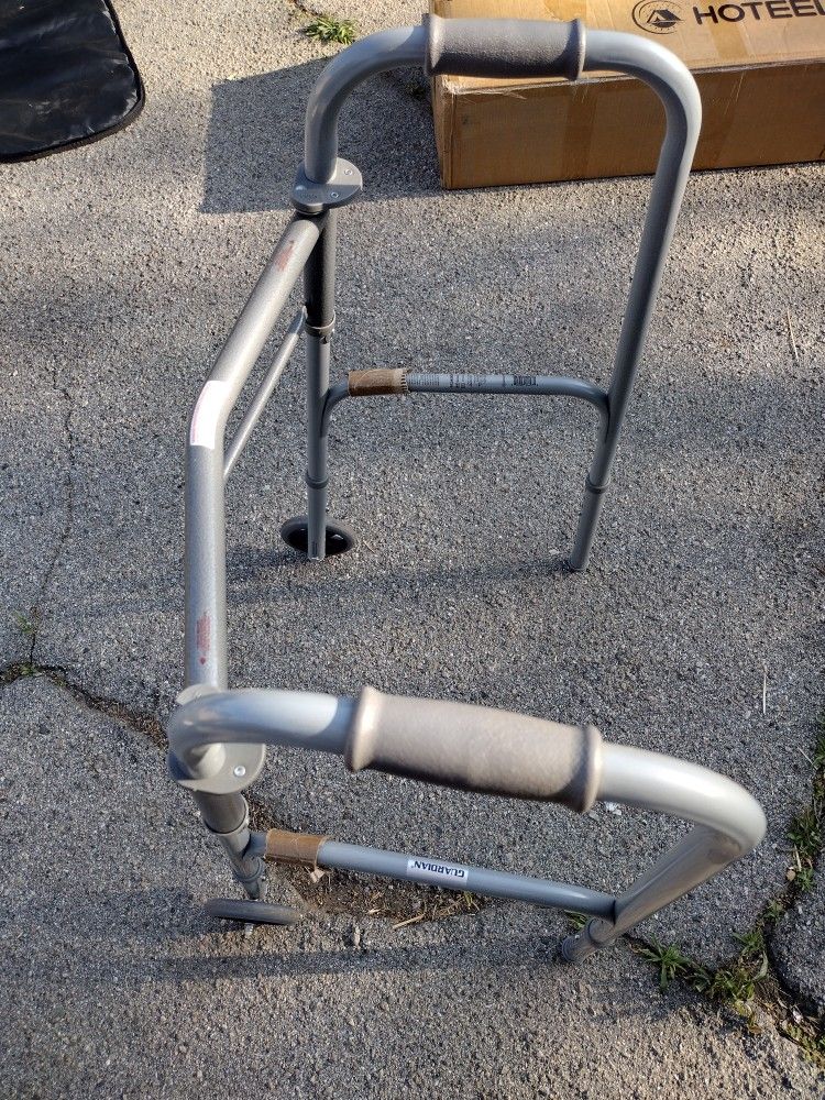 Walker With Wheels