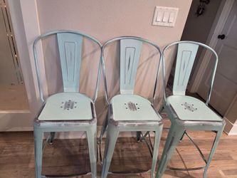 3 Dovercliff counter stools