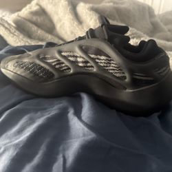 adidas Yeezy 700 V3 Dark Glow Black/Grey, Used No Box Size 9.5