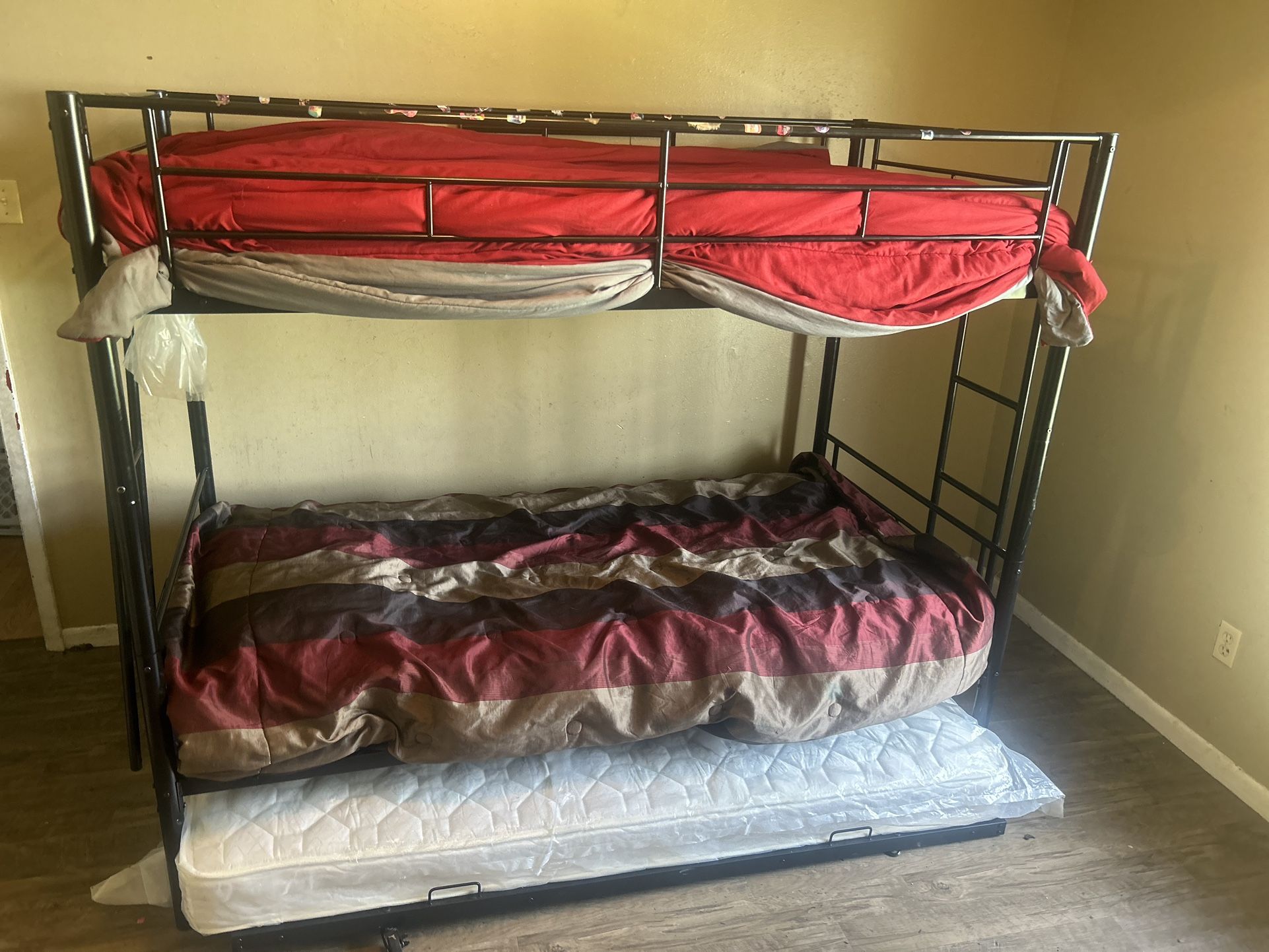 triple bunk bed