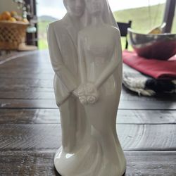Collectable White 8" Wedding Bride & Groom, House of LLoyd Figurine - 1999