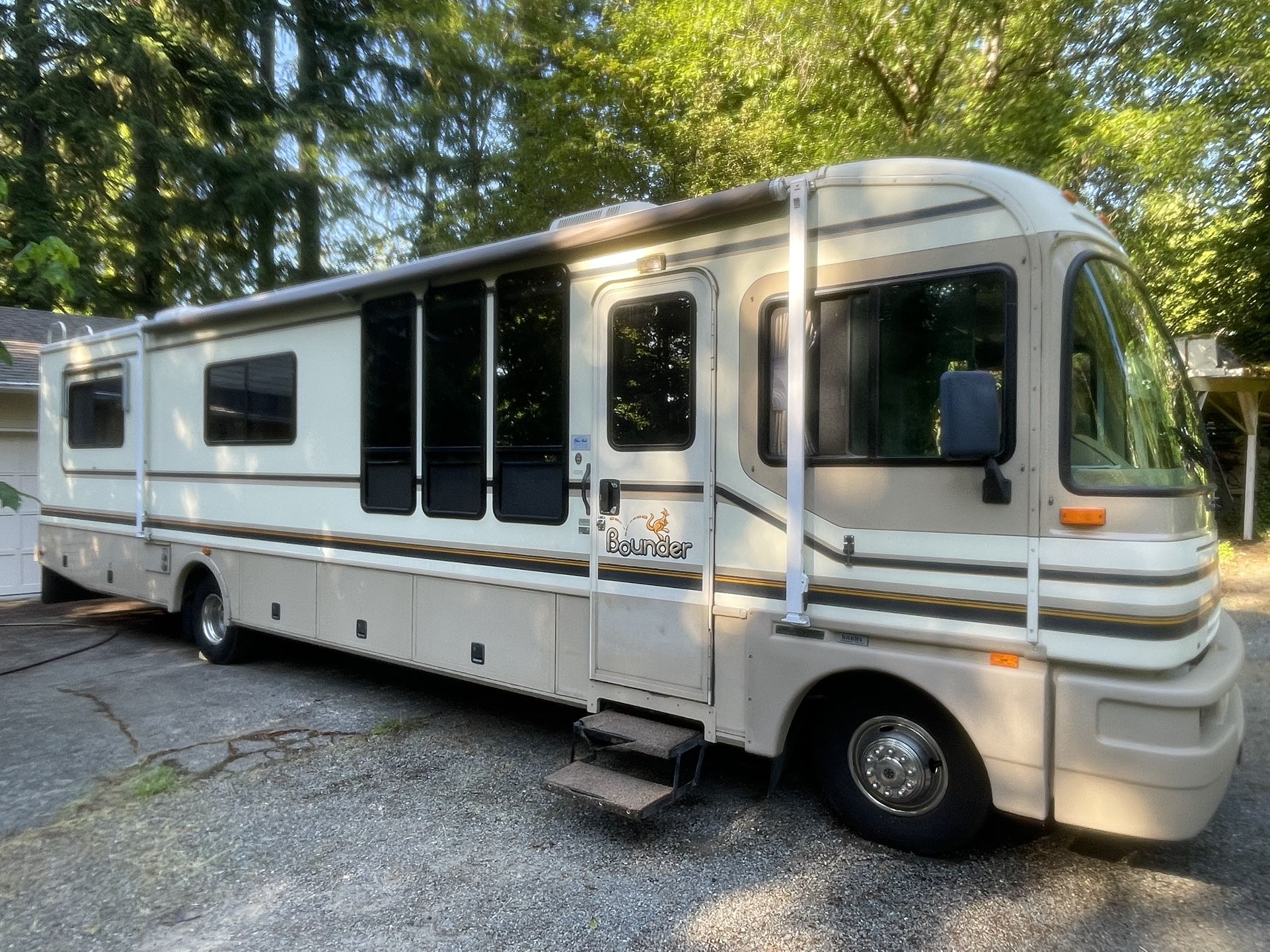 1996 Fleetwood Bounder