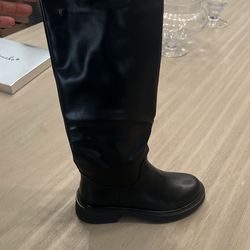 New Black Boot 8,9, 9 1/2