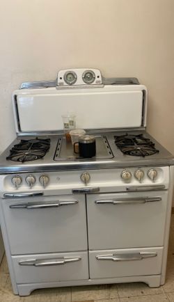 antic stove with double oven working well it's white gas